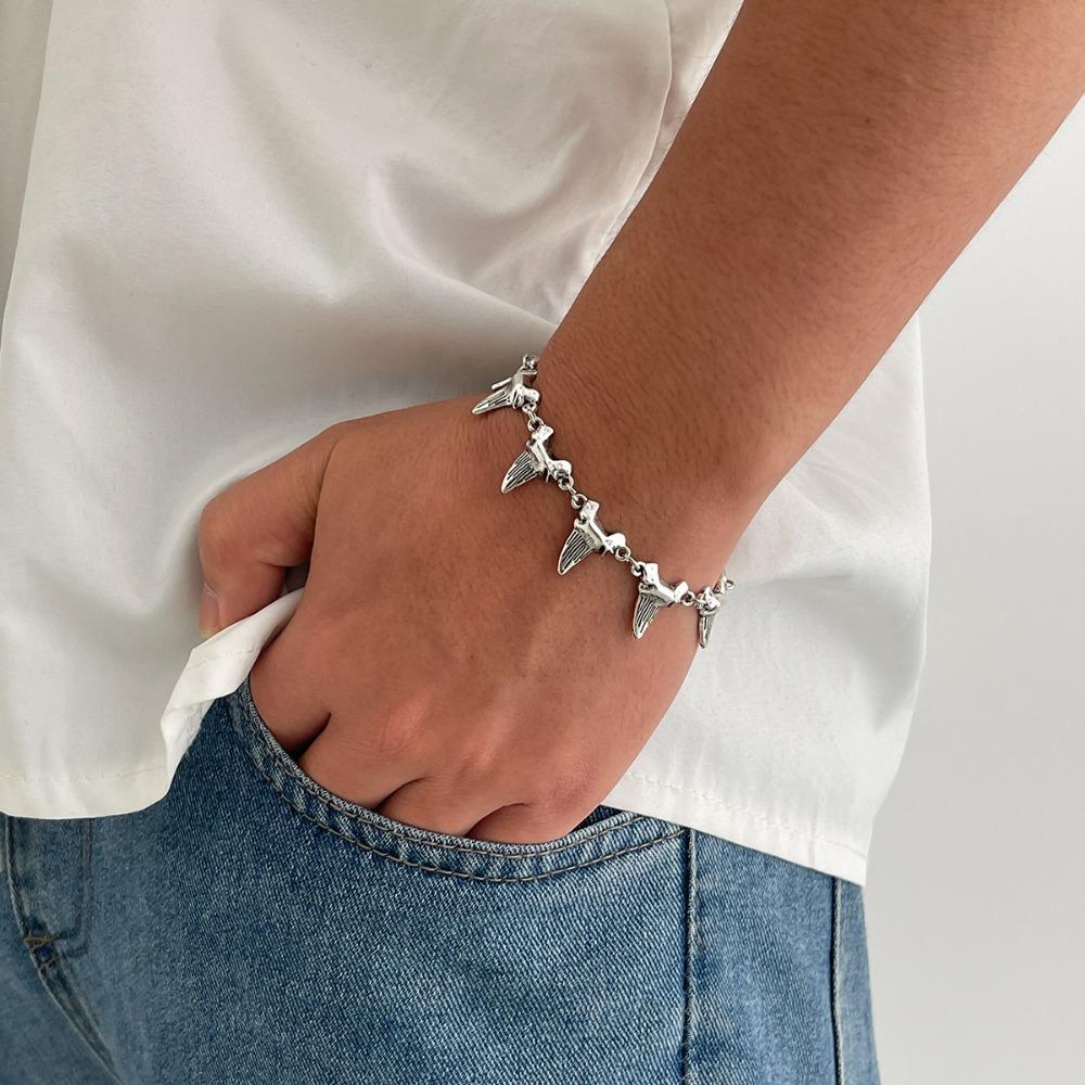 Необычное колье с шипами-заклепками, металлическая подвеска в виде акульих зубов, браслет, модная мужская цепочка для ключиц, для вечеринки