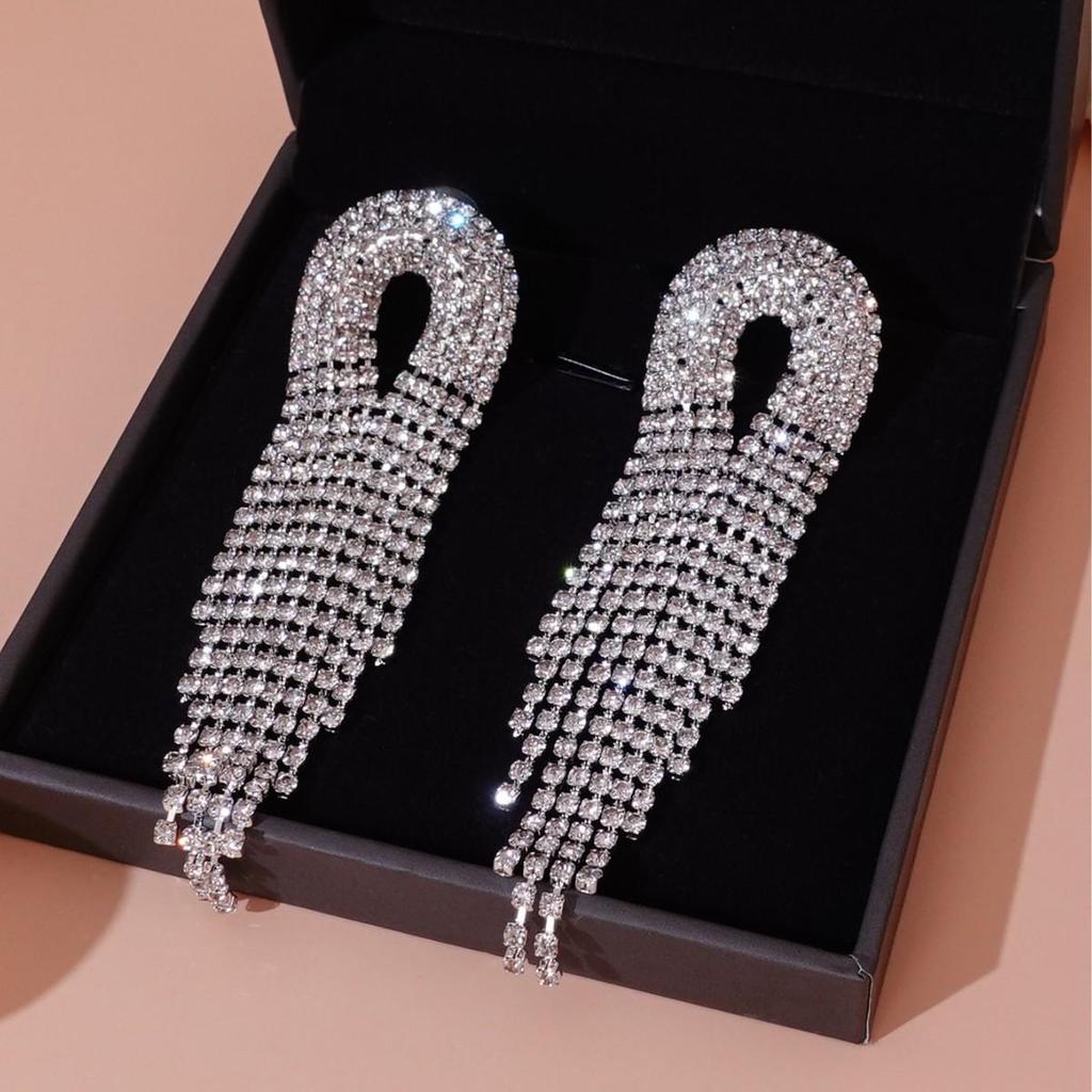 Luxurious Diamond Tassel Earrings: Shimmering, High-End Fashion for Exquisite European & American Style Party Wear.
