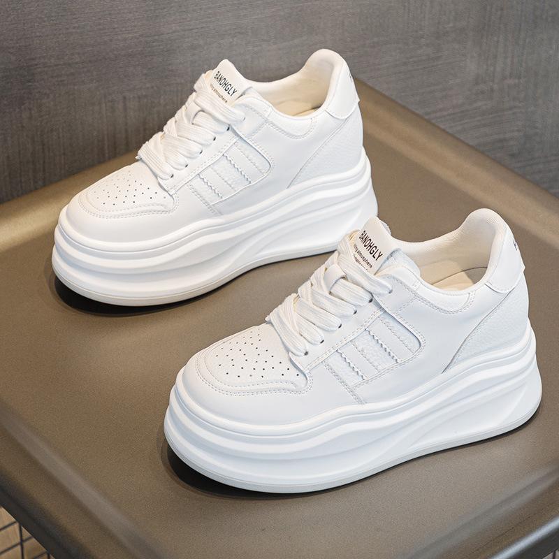 Кожаные маленькие белые туфли женские осенние новые универсальные на толстой подошве с внутренней высотой, повседневные туфли, маленькие спортивные туфли, кеды