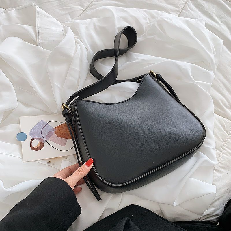 High-end Bucket Bag Women's Niche Armpit Bag 2025 New Trendy Fashion Retro Shoulder Bag Versatile Crossbody Bag