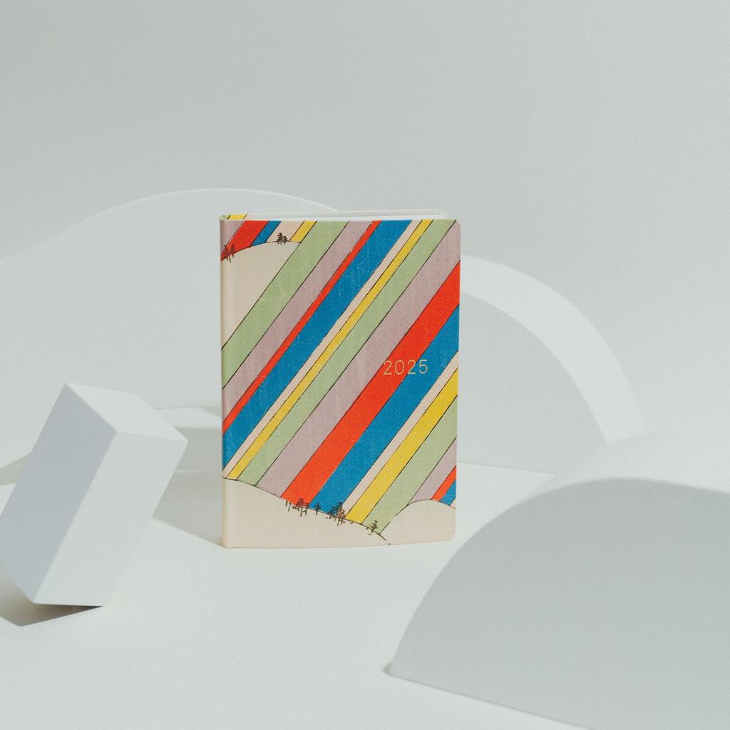 Hobonichi Techo 2025 HON Море страница на Unsodo/Искусство (радуга) [A6/1 день/Январь/Начало с понедельника]