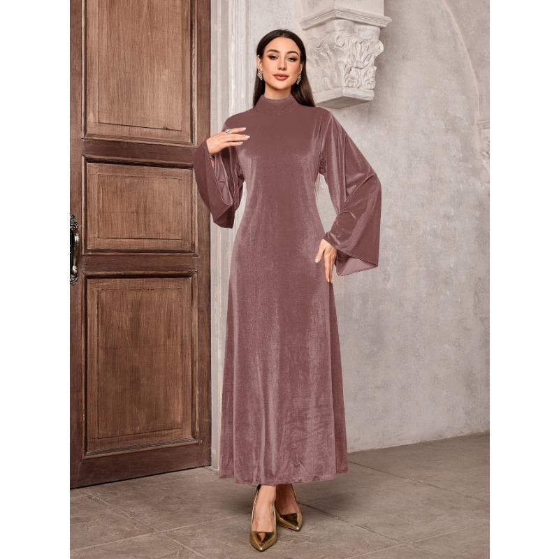 Женское весеннее бархатное платье с рукавами-трубами и поясом-молнией