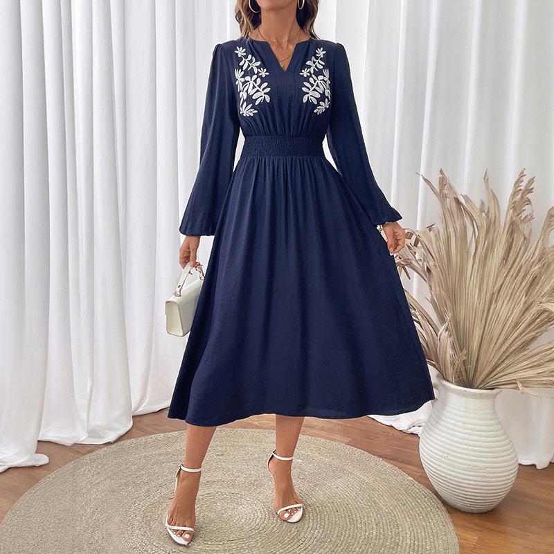 Новое платье в ретро этническом стиле с длинными рукавами, маленьким V-образным вырезом, вышивкой и приталенным силуэтом для женщин