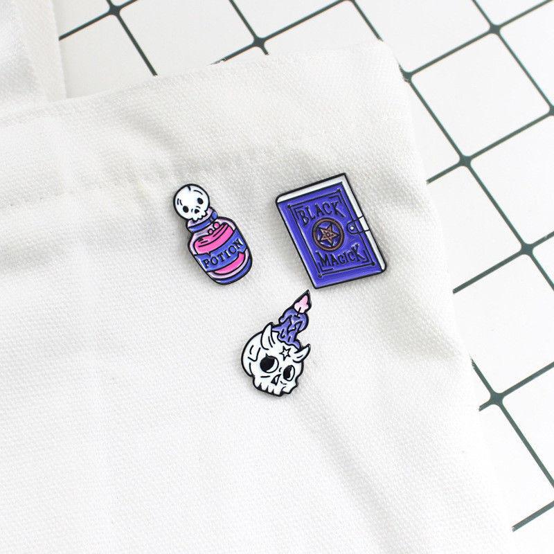 Эмалевая брошь премиум-качества с изображением ведьминских инструментов, черепа, кошки для Хэллоуина