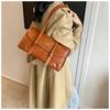 Сумка женская 2024 осень новая мода популярная универсальная французская флип ретро сумка через плечо портативная сумка-багет