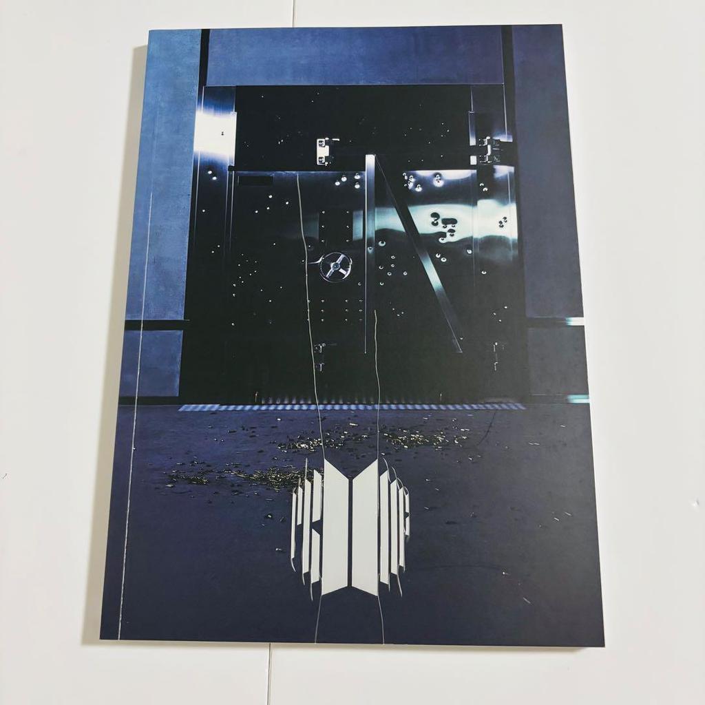 [Б/У] Альбом BTS PROOF (с открыткой-наклейкой для торговой карты)