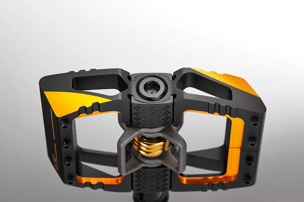 Педали Crank Brothers Mallet DH 11 — двухсторонние, безконтактные, с платформой, алюминий, 9/16", черные/золотые