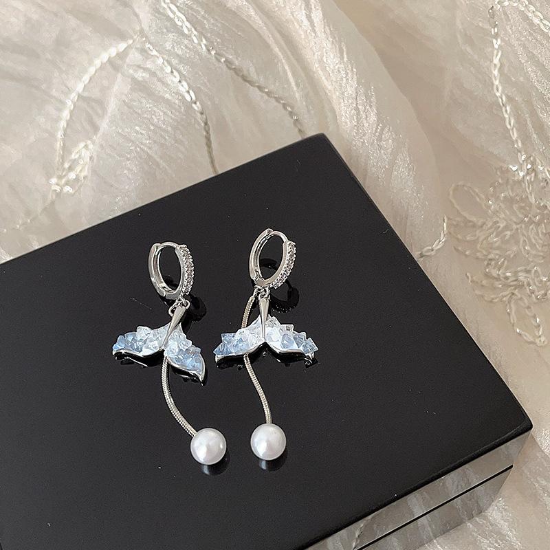 Длинные серьги с синими кристаллами в форме рыбьего хвоста для женщин, дизайнерские, с чувством индивидуальности, простые, универсальные, темпераментные, модные серьги-гвоздики