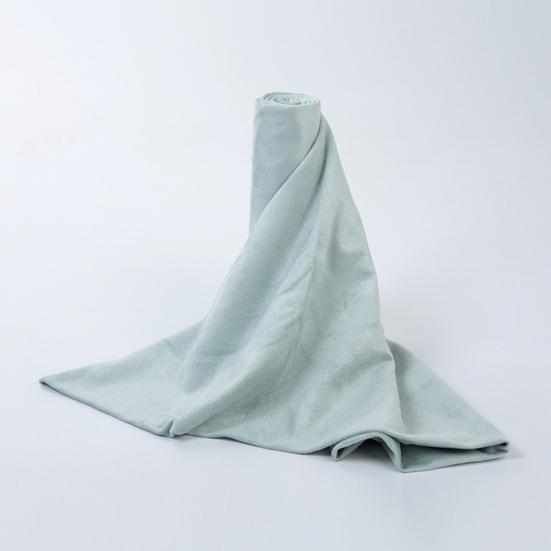 Прочное полотенце для пилатеса, не скатывается, не имеет запаха, не скользит.