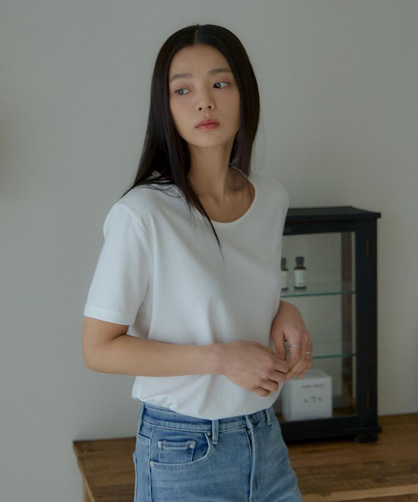 KNOWING U-Neck T-Shirt (Ivory)