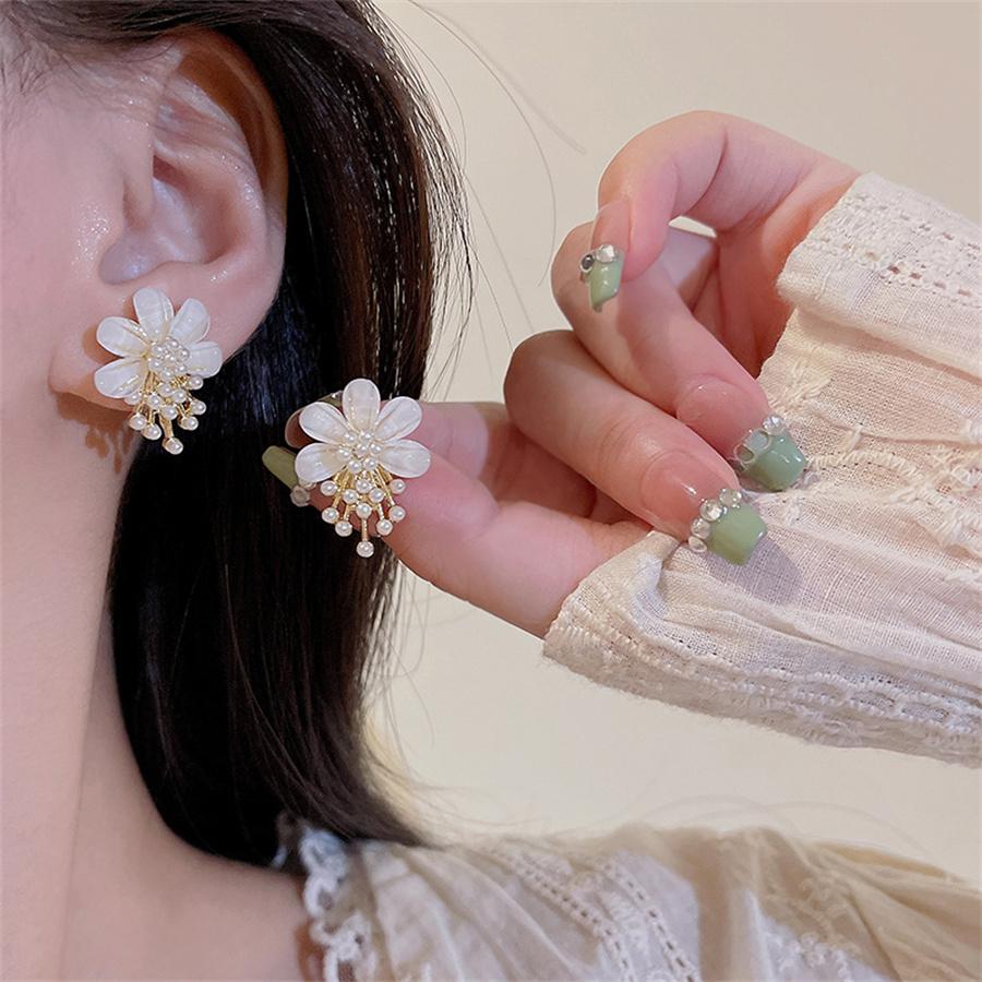 Корейские серьги-гвоздики с цветами для женщин, серьги-подвески со стразами и искусственным жемчугом, элегантные гвоздики, украшения в подарок на весенний день рождения, выпускной