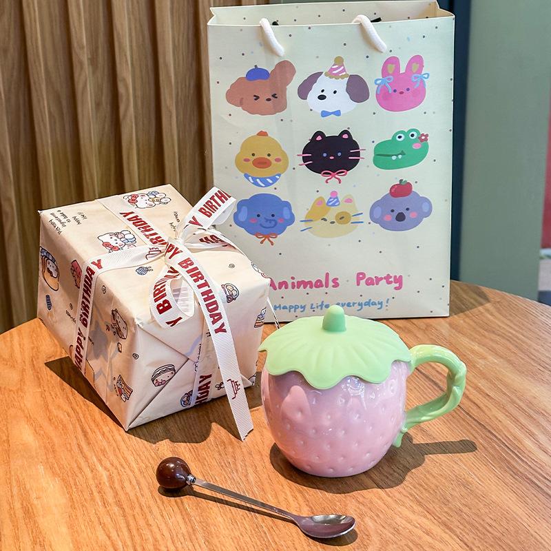 Girl's Heart Cute Strawberry Ceramic Cup Couple Mug with Lid for Girlfriend Birthday Gift Souvenir Gift Box