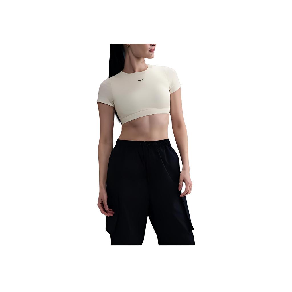 Nike Женская футболка с круглым вырезом, логотипом, коротким рукавом, облегающего кроя, бежевая HF5418133