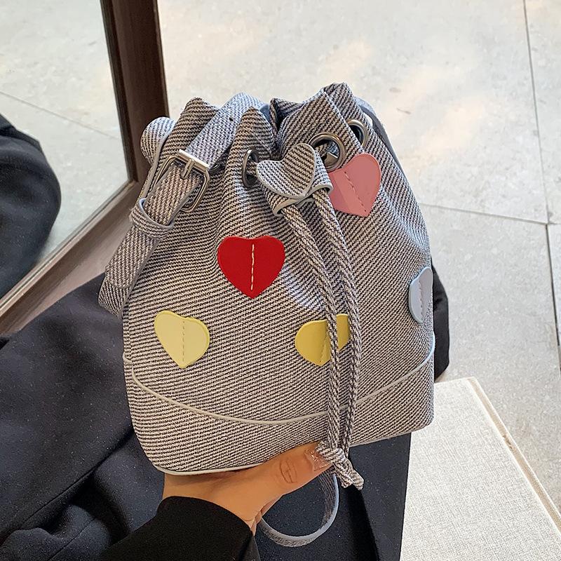 Популярные маленькие сумки для женщин, новый стиль, модная универсальная сумка через плечо для девочек, текстура, сумка-ведро через плечо