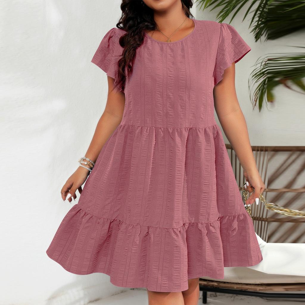 Женское большое однотонное платье с круглым вырезом и рюшами в праздничном стиле для отдыха