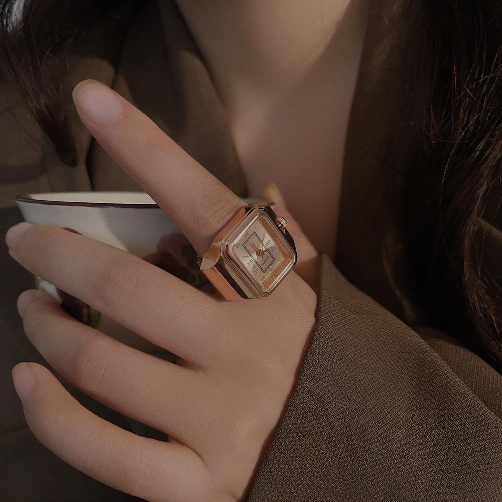 Fashion Ring Roman Numerals Design Quartz Watch For Women Men