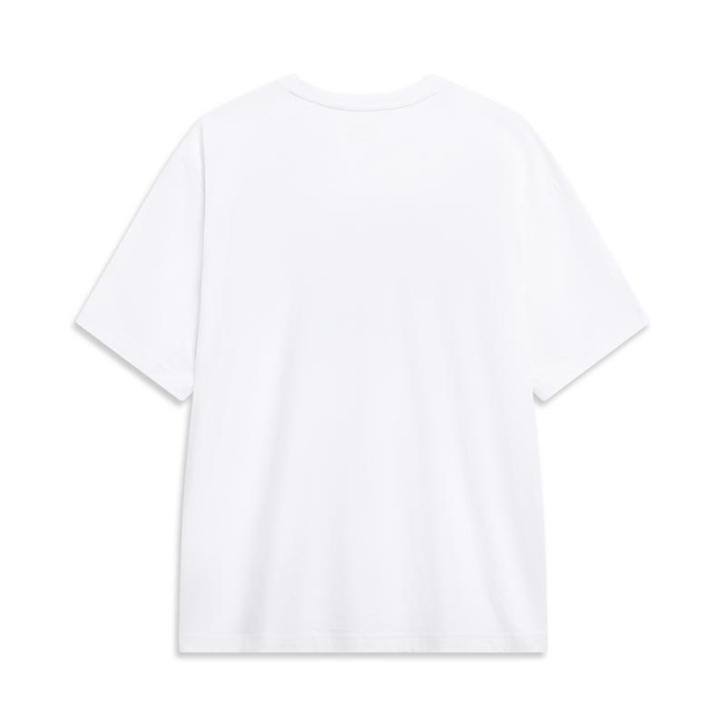 Li Ning Sports Fashion Series Printed Letter Round Neck Удобная дышащая свободная футболка с коротким рукавом для мужчин, топы белого цвета YHSU297-2