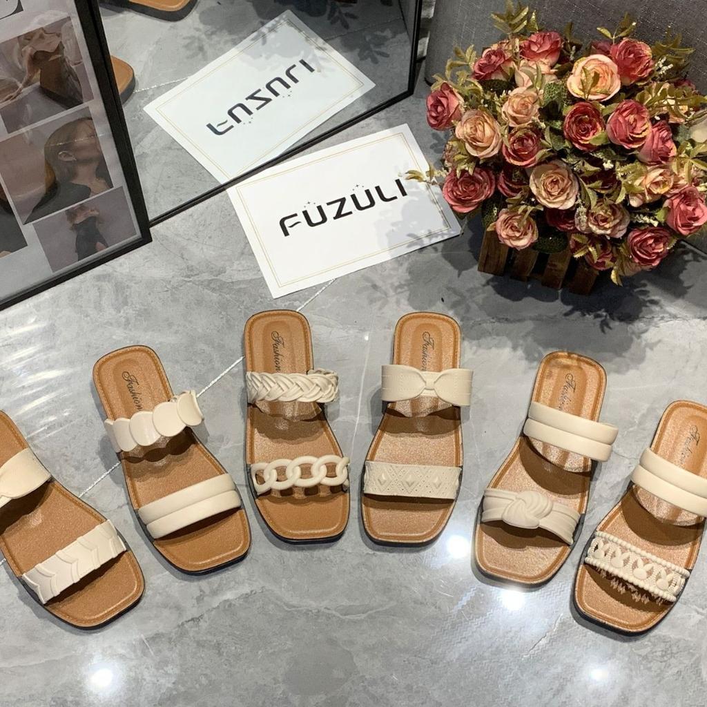 Summer Square Head Slippers Women's New Fashion Casual Flat Bottom Cool Slippers Student Beach Slippers