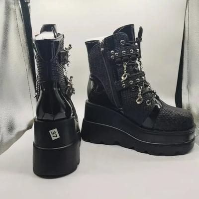 Женская обувь Ботинки на платформе 2025 Новые ботинки на танкетке с пряжкой в виде летучей мыши Короткие ботинки-доки для женщин