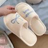 Модные женские домашние пушистые тапочки Осенне-зимняя обувь Мягкая подошва Нескользящие Открытый носок Милая вышивка буквами Девичьи домашние тапочки для пола