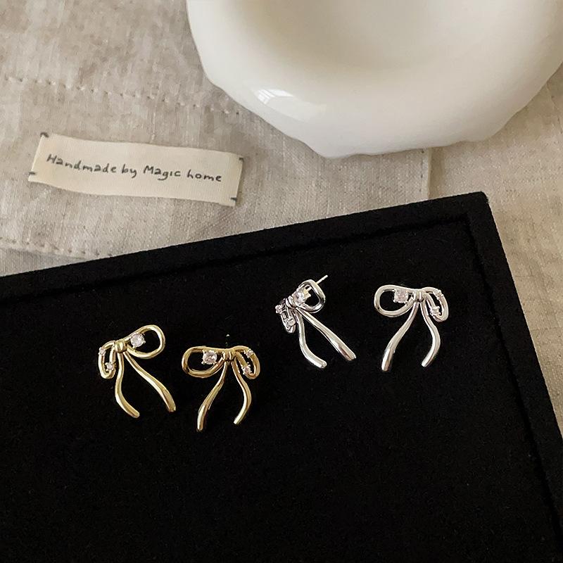 Micro-Inlaid Zircon Bow Stud Earrings Women'S Simple And Exquisite High-End Personality Unique Temperament Elegant Versatile Earrings