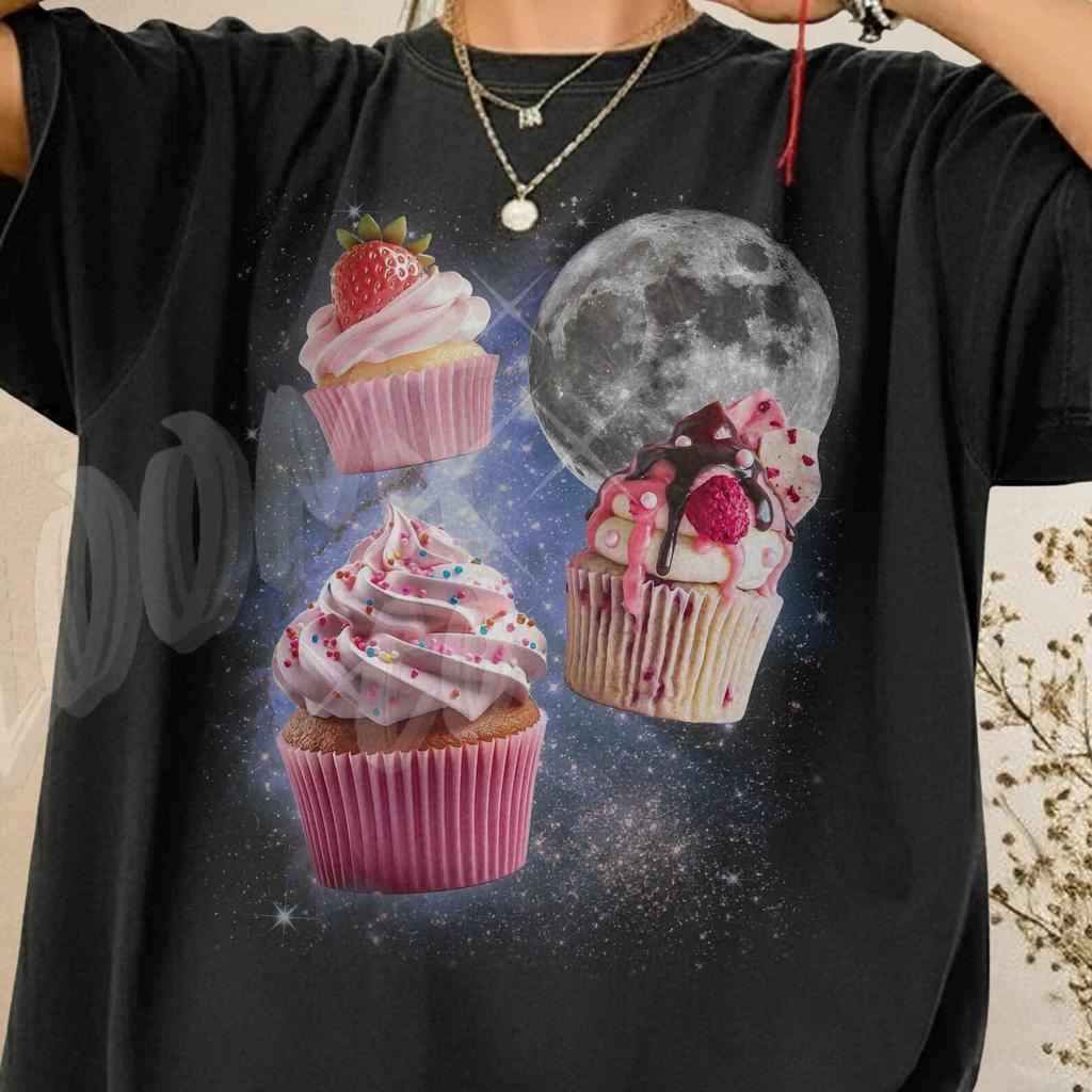 Retro Cupcake Shirt, Vintage Moon Dessert Tee, Celestial Bakery Art, Aesthetic 90s Pastry Tshirt, Mystic Cupcake Moonlit Graphic, Sweet Gift