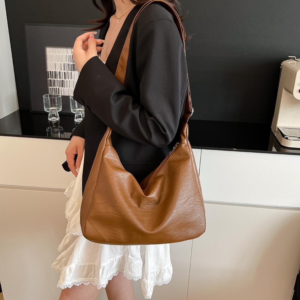 Retro Crossbody Bag Women's New Sense Underarm Shoulder Bag Versatile Commuter Large Capacity Tote Bag