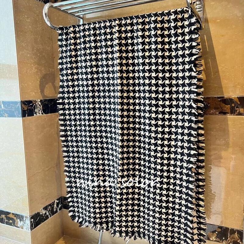 NINA SOLOR Double-Sided Houndstooth Cashmere Scarf Shawl