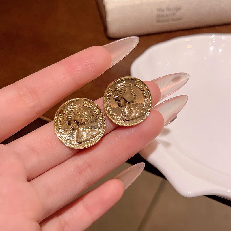 Ретро Личность Продвинутое Чувство Преувеличивать Металлические Чувства Портрет Серьги Для Женщин