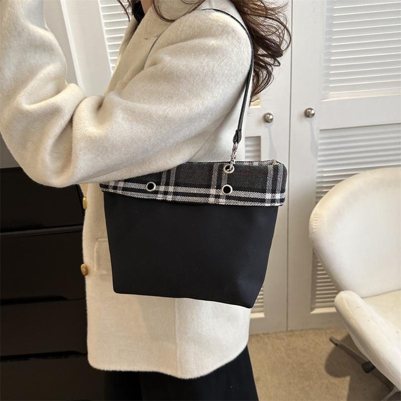 Премиальная клетчатая сумка-тоут женская 2024 новая нишевая ткань Оксфорд Spice Girl средневековая сумка пригородная универсальная сумка через плечо