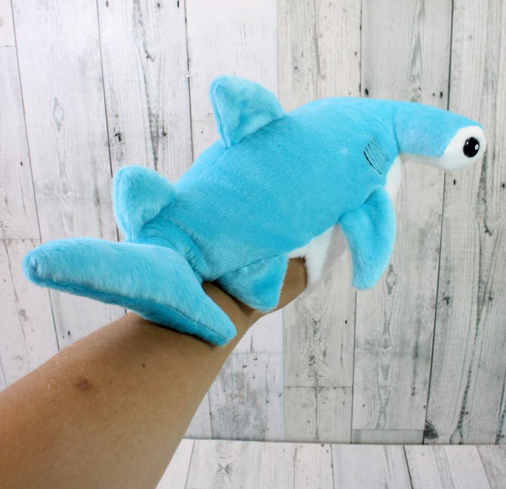 Снимите Ручная кукла Акула-молот