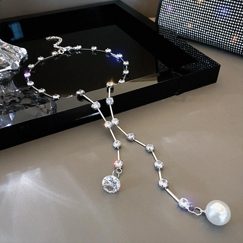 Сексуальное ожерелье-чокер в форме буквы Y со стразами