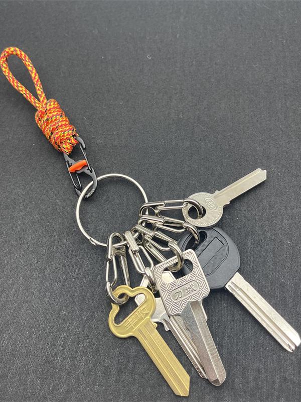 Компактный брелок-антивор из паракорда с запирающимся крючком и пряжкой «восьмерка» для использования на открытом воздухе