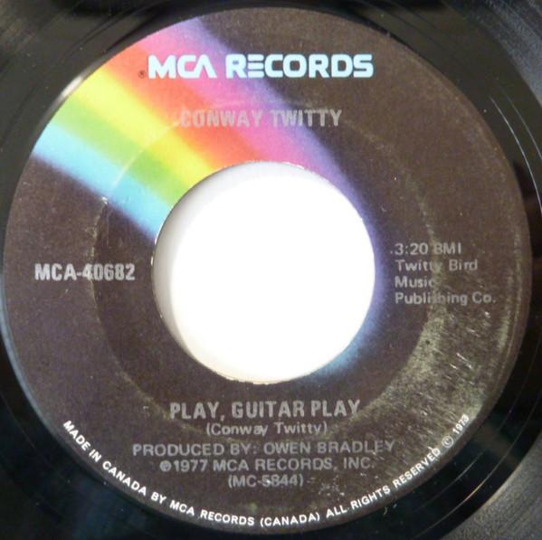 7-дюймовая пластинка CONWAY TWITTY Играет на гитаре Играет MCA40682 MCA Records 1977 Канада КантриФолк Б/у