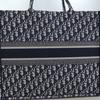[Pre-Owned] Book Tote Hand-Embroidered Monogram Large Capacity Canvas Tote Bag - Excellent #1JRC2QE