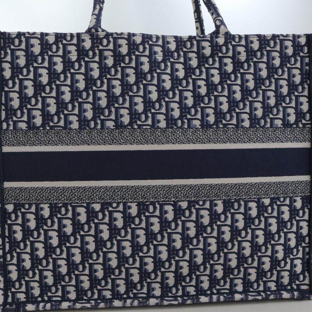 [Pre-Owned] Book Tote Hand-Embroidered Monogram Large Capacity Canvas Tote Bag - Excellent #1JRC2QE