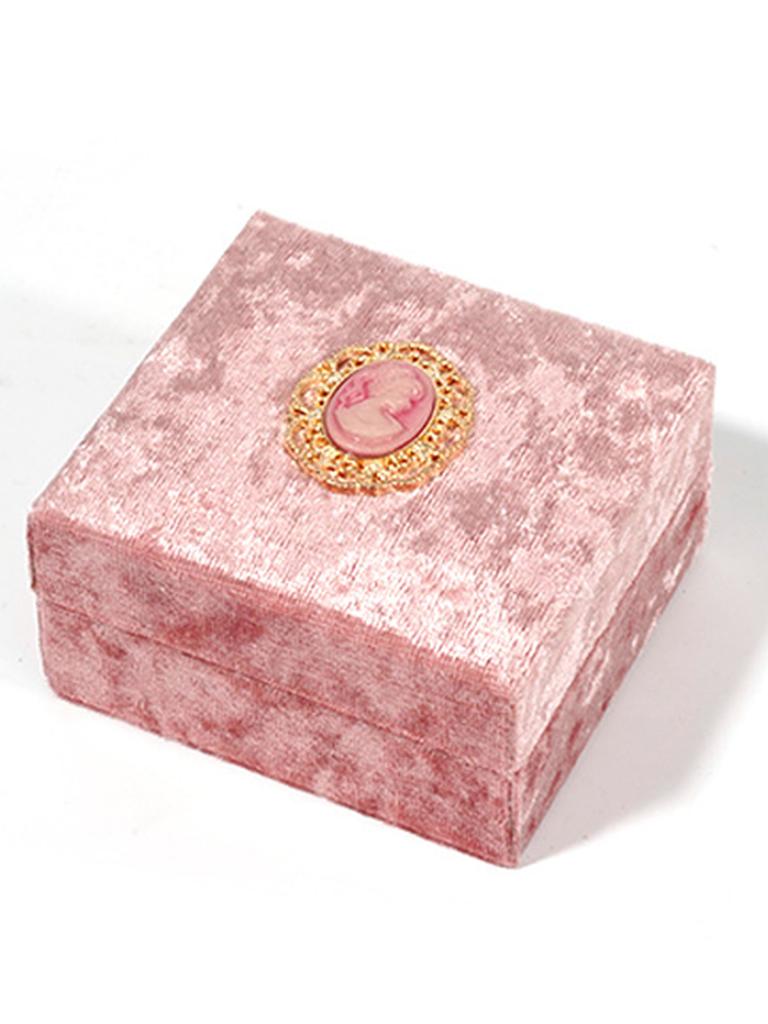 Pink retro women like jewelry boxes, velvet rings, necklaces, jewelry accessories, ring boxes, packaging boxes