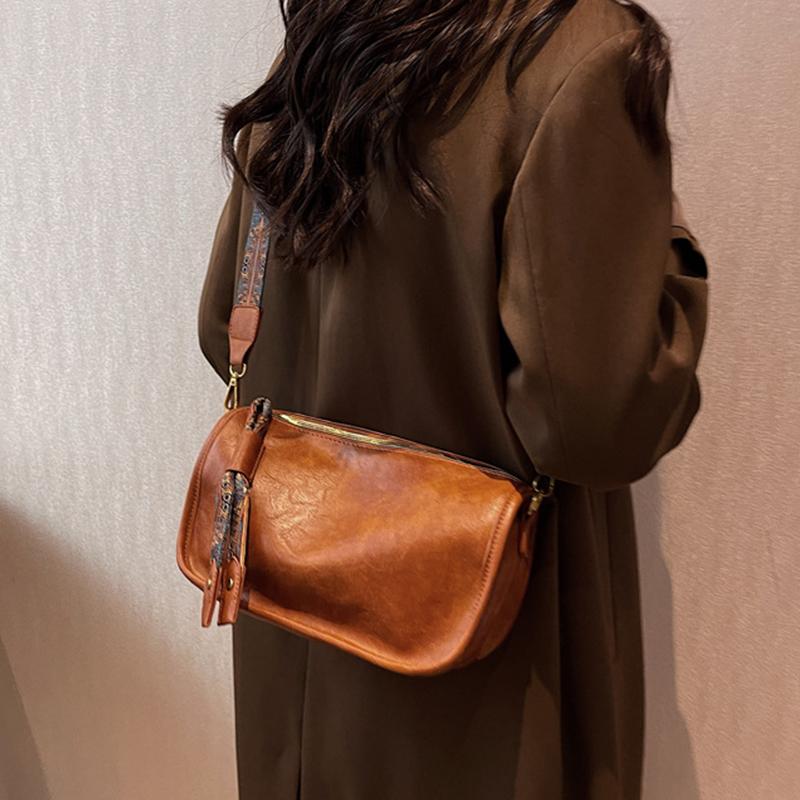 Vintage Shoulder Bag For Women PU Leather Pillow Bag Luxury Style Crossbody Bag Lady Messenger Bag Ladies Tote Purse CLE