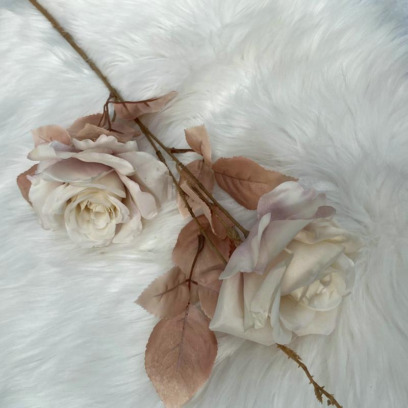 Lifelike Rose Floral Arrangement For Wedding Decoration And Photography Styling