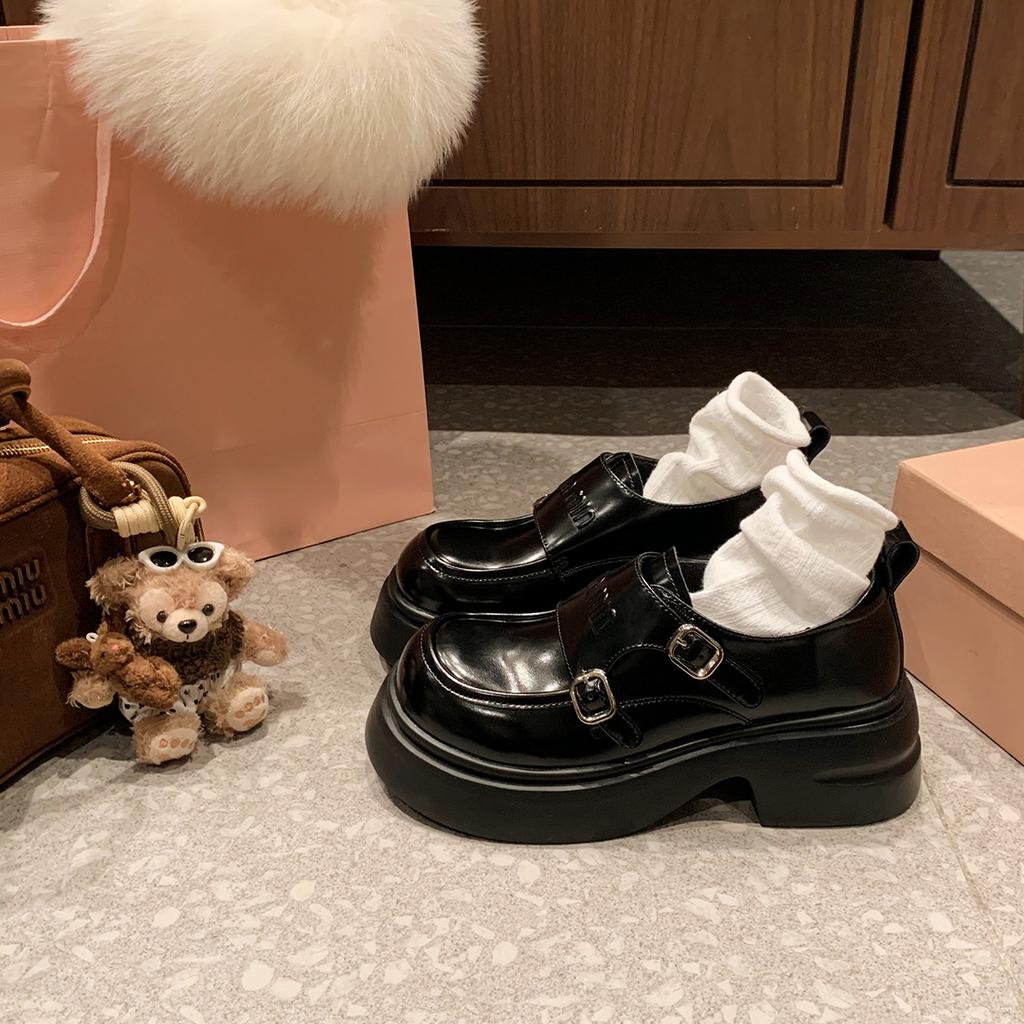Двойная пряжка на платформе в британском стиле, небольшие кожаные туфли для женщин, новинка 2025 года, модные универсальные повседневные мокасины с одной педалью