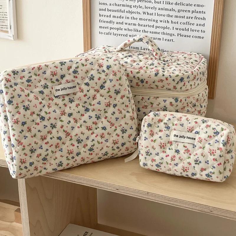 Storage Makeup Case Bags Women's Lovely Floral Stitching Corduroy Cosmetic Bag for Skin Care Ltems Lipsticks Accessories