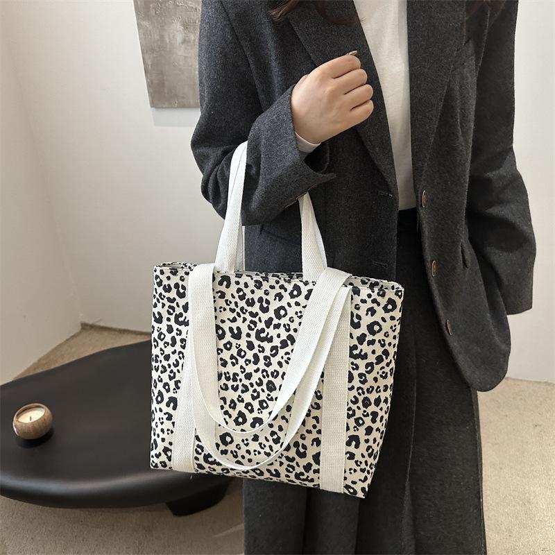 Сумка через плечо в иностранном стиле для литературных и художественных студентов, вместительная, с леопардовым принтом, персонализированная, трендовая, женская сумка