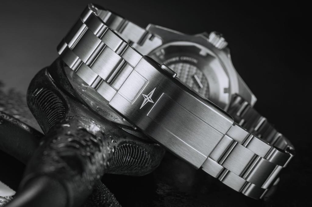 Davosa Automatic Argonautic 30 ATM Water Silver Diver's Watch, BG, Resistant, 161.528.70w, Men's,