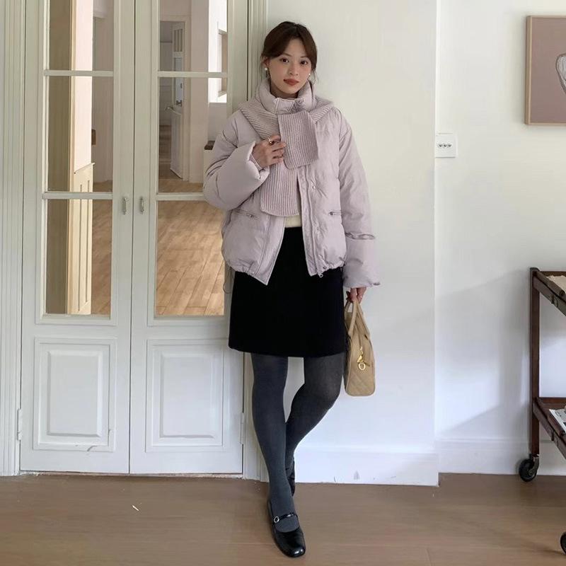 Милая женская короткая куртка-пуховик 2024 года, новая мода, воротник-стойка, съемный шарф, шапка, утолщенная куртка-хлеб, модная