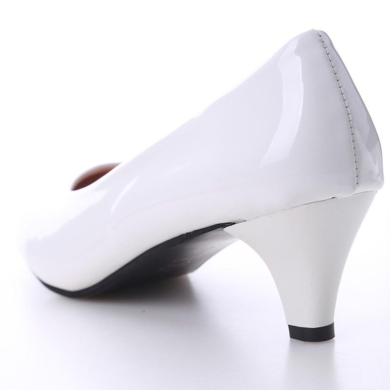 Женские элегантные туфли на высоком каблуке с круглым носом в деловой одежде