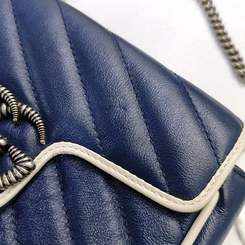 [Pre-Owned] Marmont GG Silver Logo Color-Blocked Quilted Chain Leather Mini Shoulder Bag - Very Good #RNI9DU