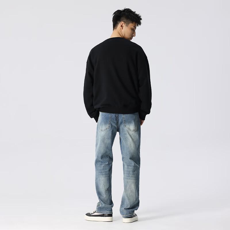 Новые джинсы из эластичного денима прямого кроя с эффектом стирки