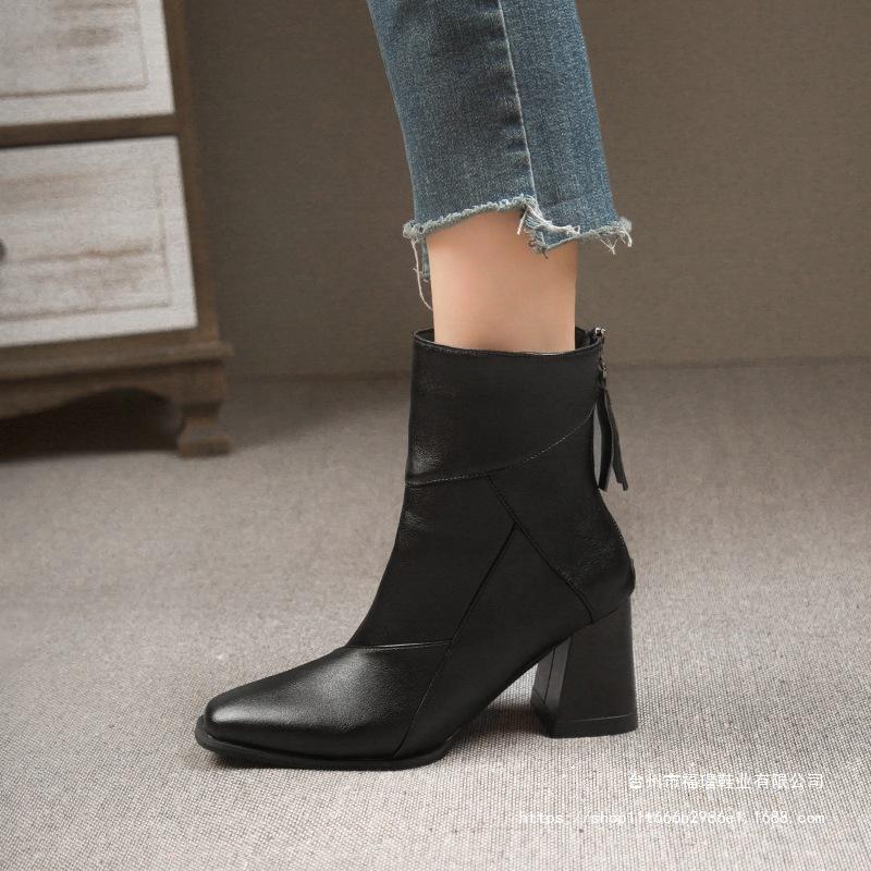 Ретро коричневые короткие ботинки на толстом каблуке женские 2025 новые ботинки Мартин на высоком каблуке в британском стиле с маленьким квадратным носком тонкие ботинки черные