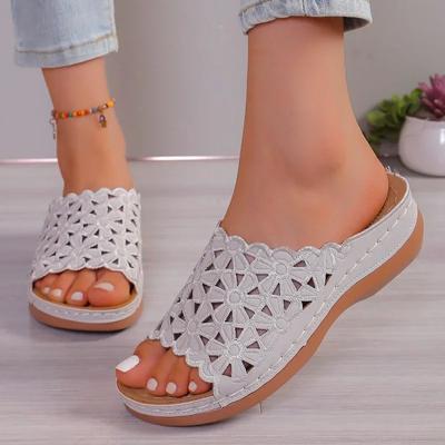 Мода 2024 года, ретро, полые цветочные женские босоножки на танкетке, летние, слипоны, на толстой подошве, мягкие и удобные, с открытым носком