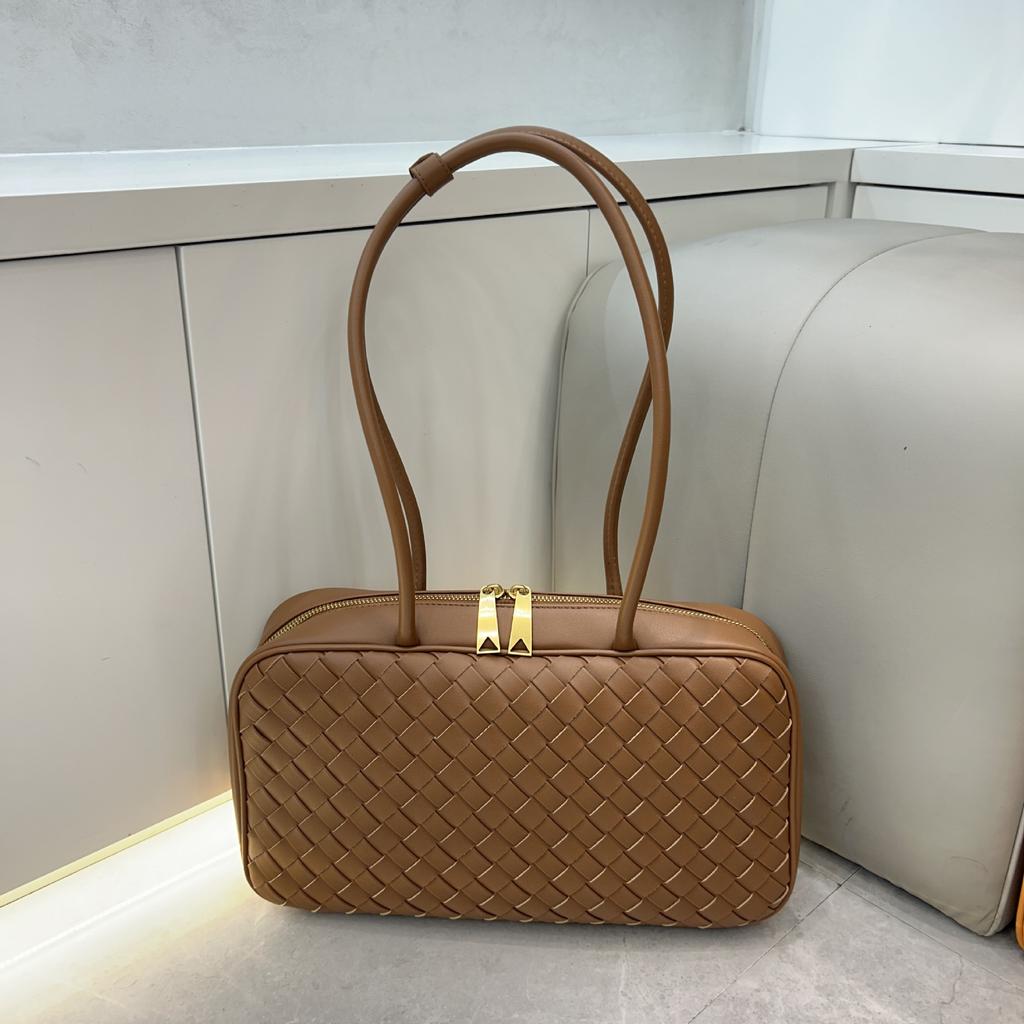 Cross Border New Woven Boston Bag Простая и модная сумка Повседневная и модная универсальная сумка через плечо для женщин